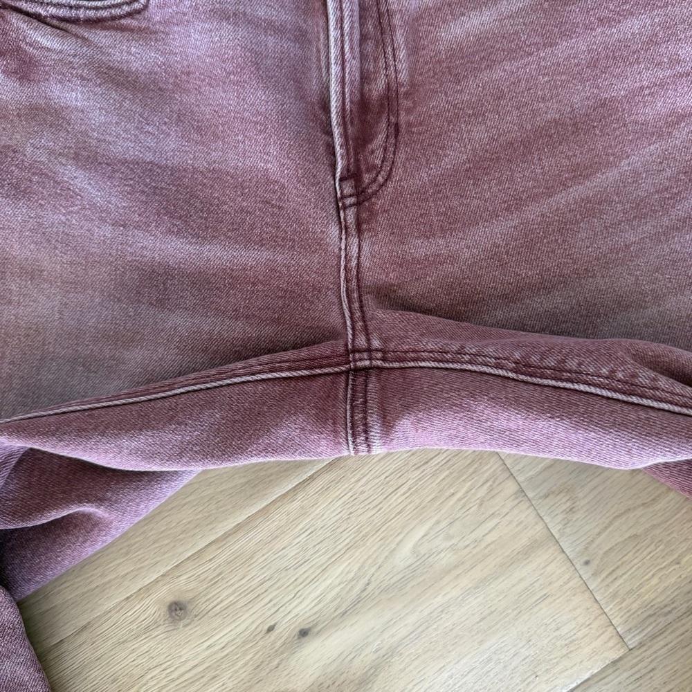 American Eagle Outfitters High-Rise Ripped Jeans – Faded Red / Maroon – Size 4 - Picture 4 of 11